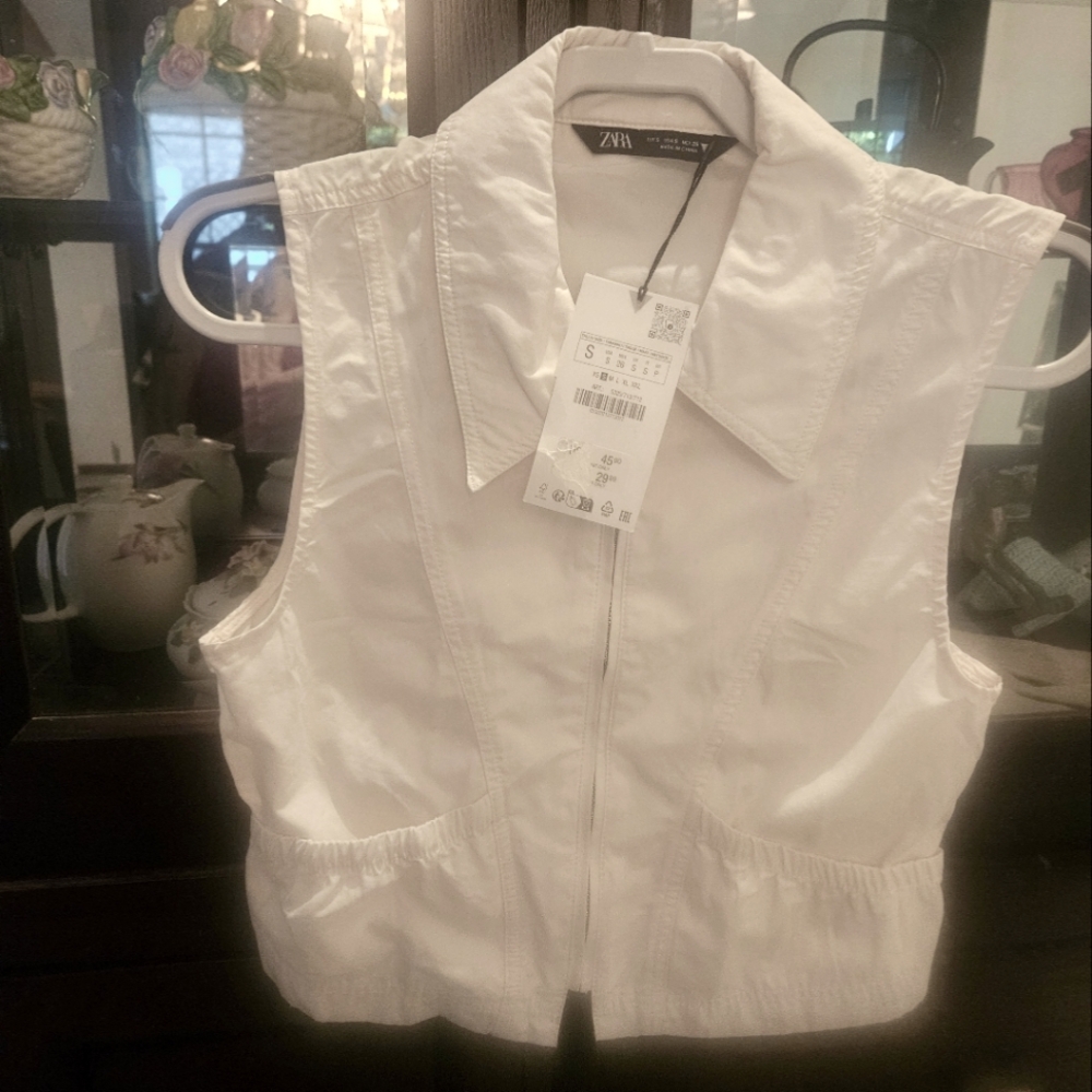 NWT Zara White Sleeveless Cropped Vest With Zipper, Pockets, Back Detailing Sml